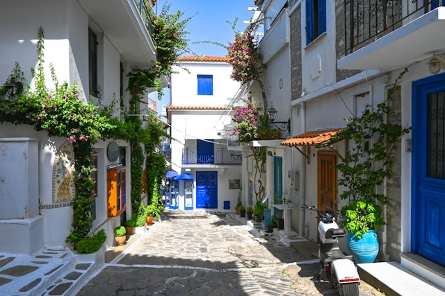 housing in greece