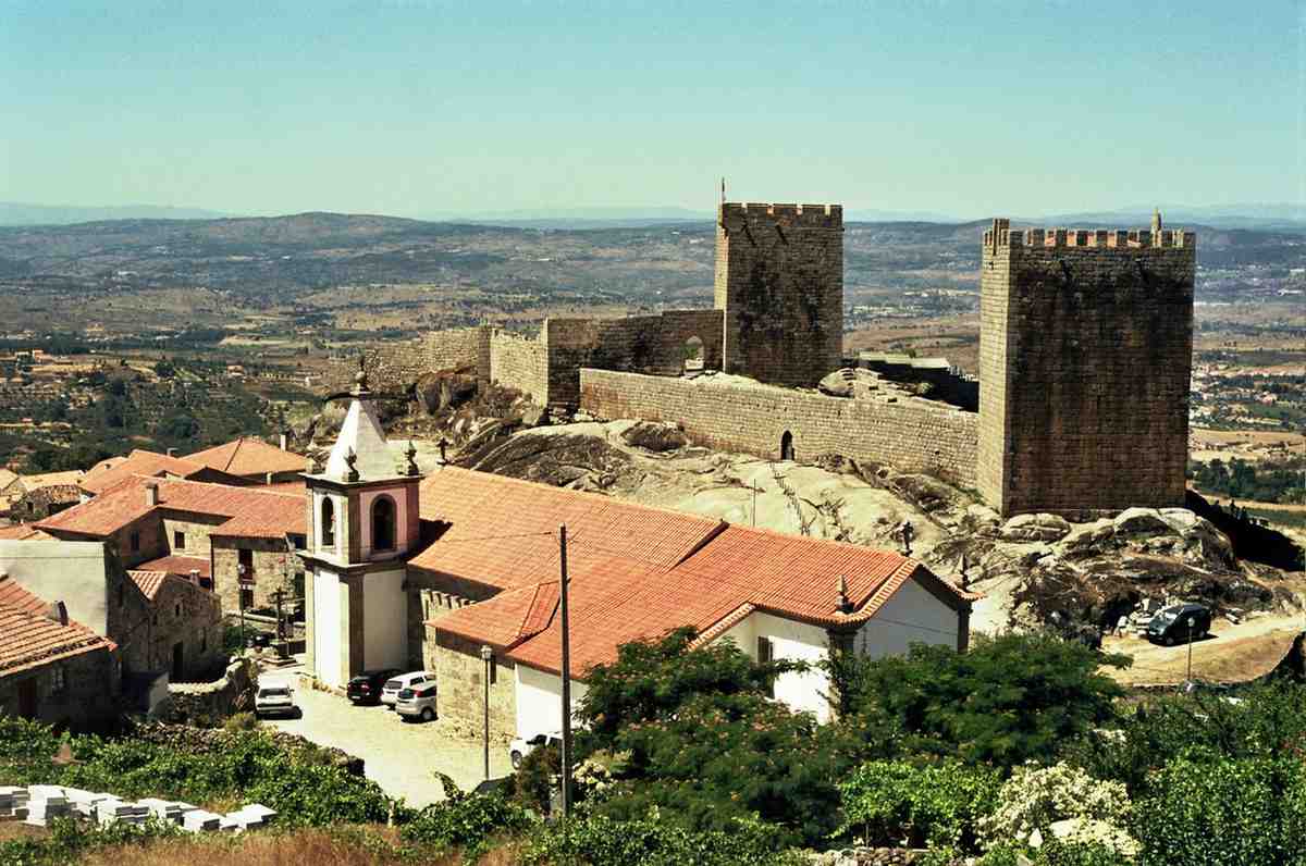 castle of linhares da beira