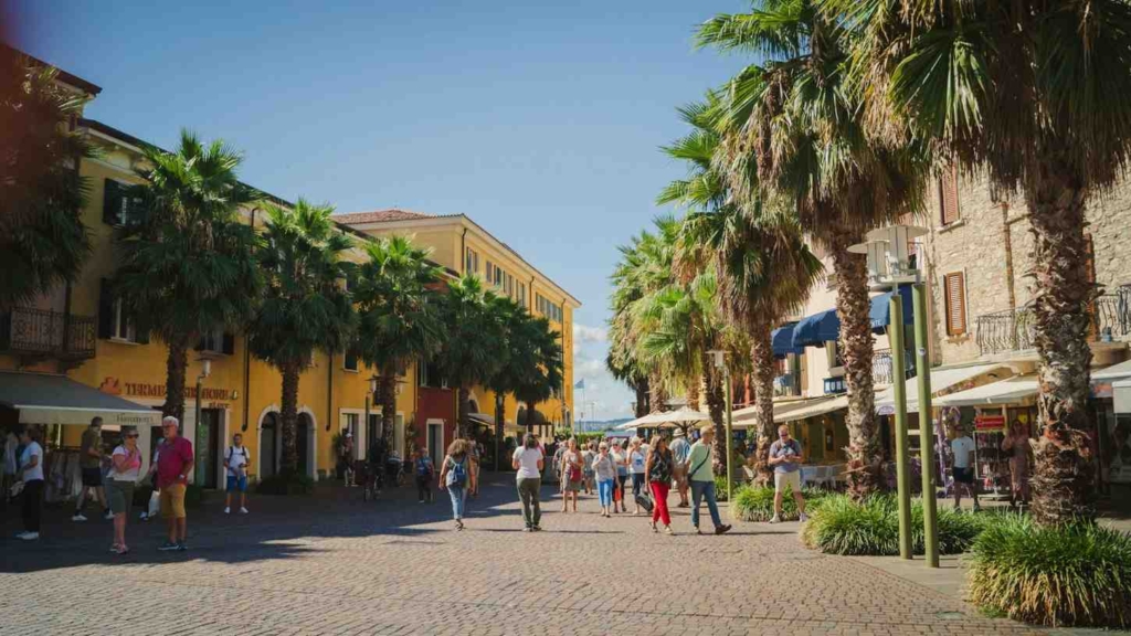 people at italian piazza