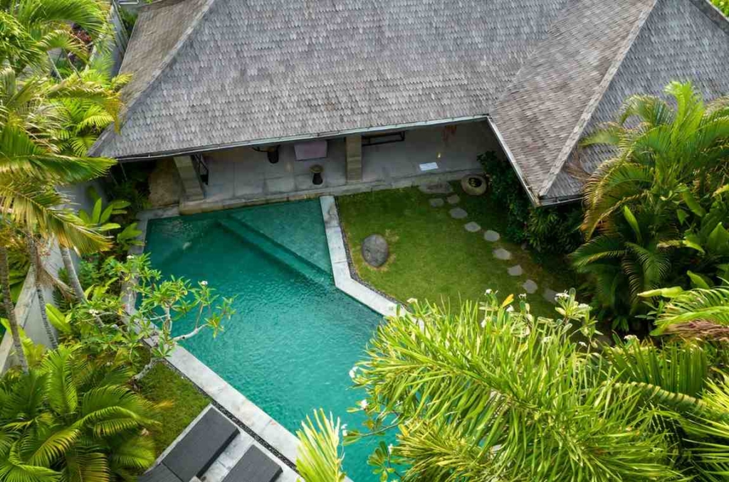 villa with swimming pool in bali