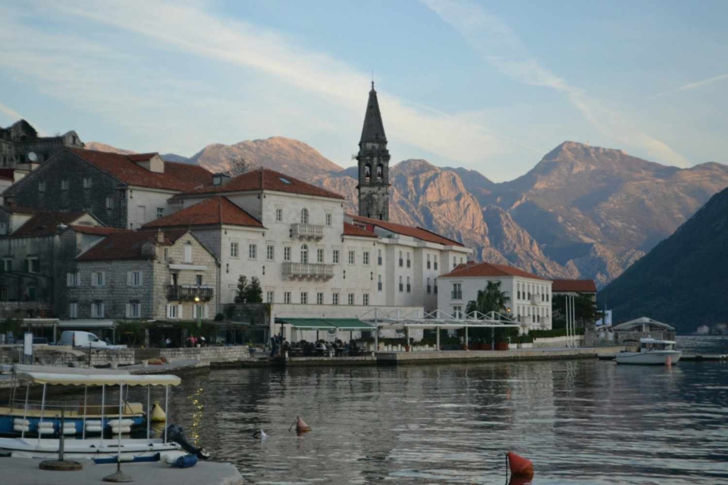 how foreigners can buy property in montenegro tips