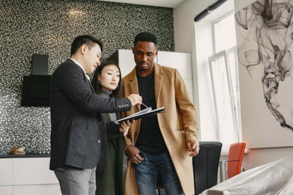 agent explaining the property details