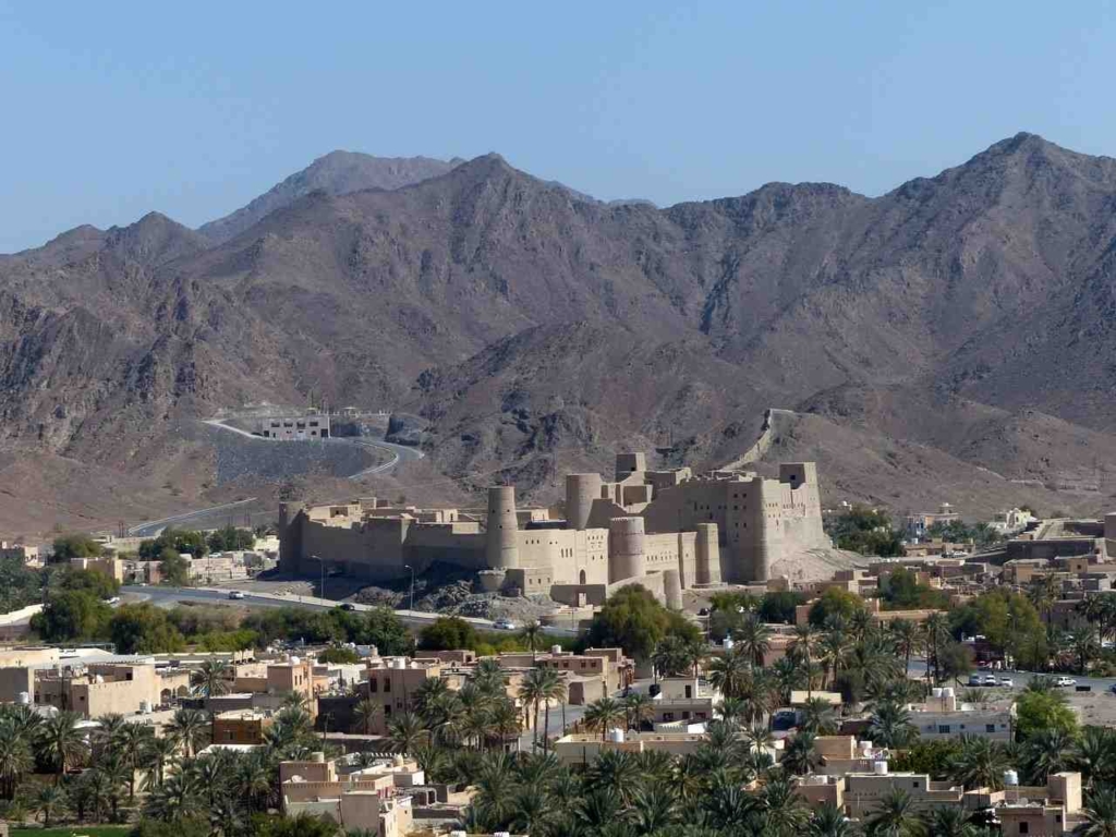 historic nizwa landscape representing popular cities in oman for property buyers.
