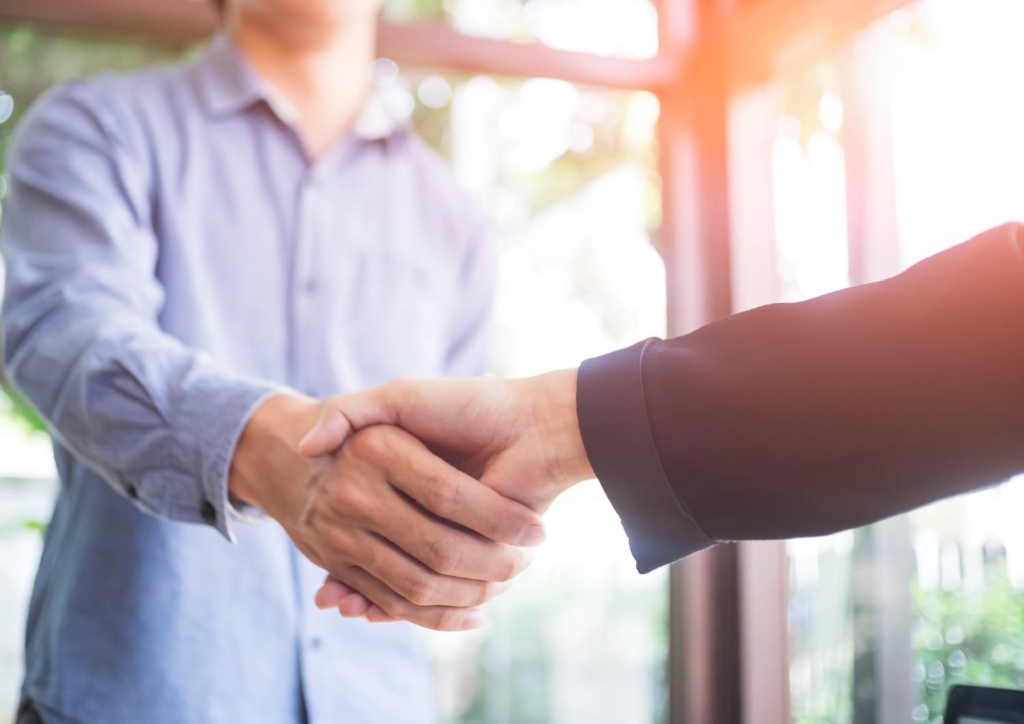 handshake between partners, representing international real estate marketing in thailand.