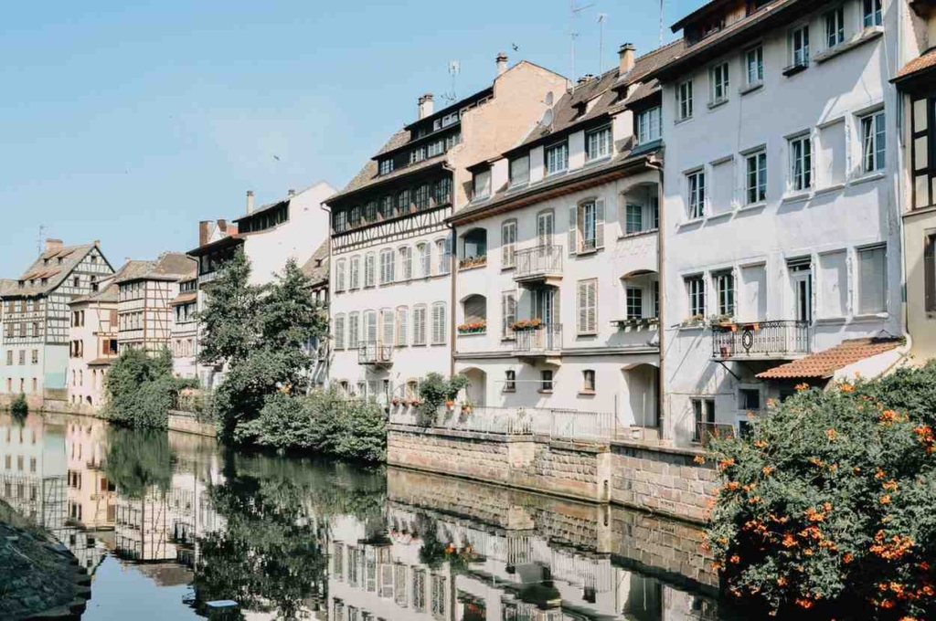 canal homes, cheapest places to live in france