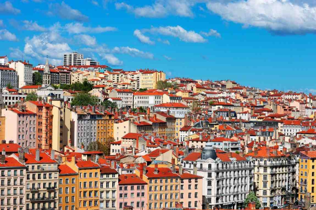 porto-portugal-housing-options-for-living-and-investment