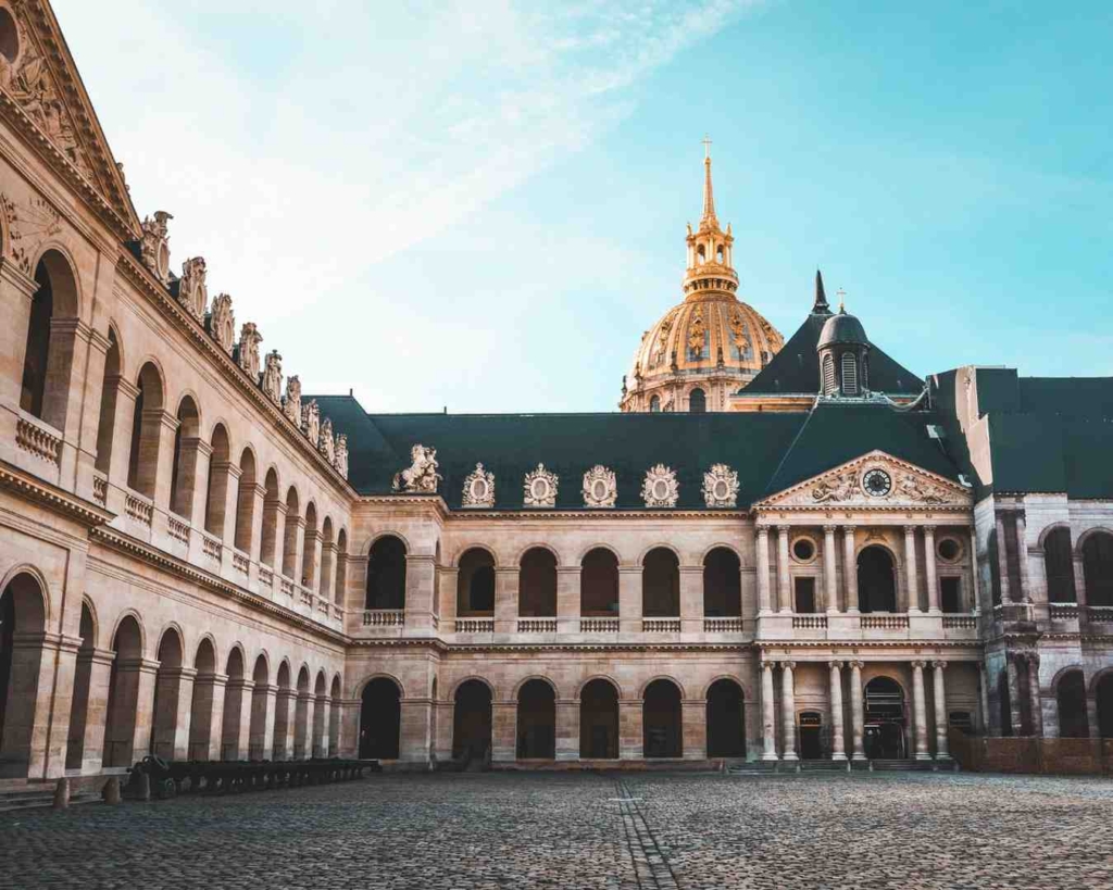 historic paris courtyard near cheap houses in france