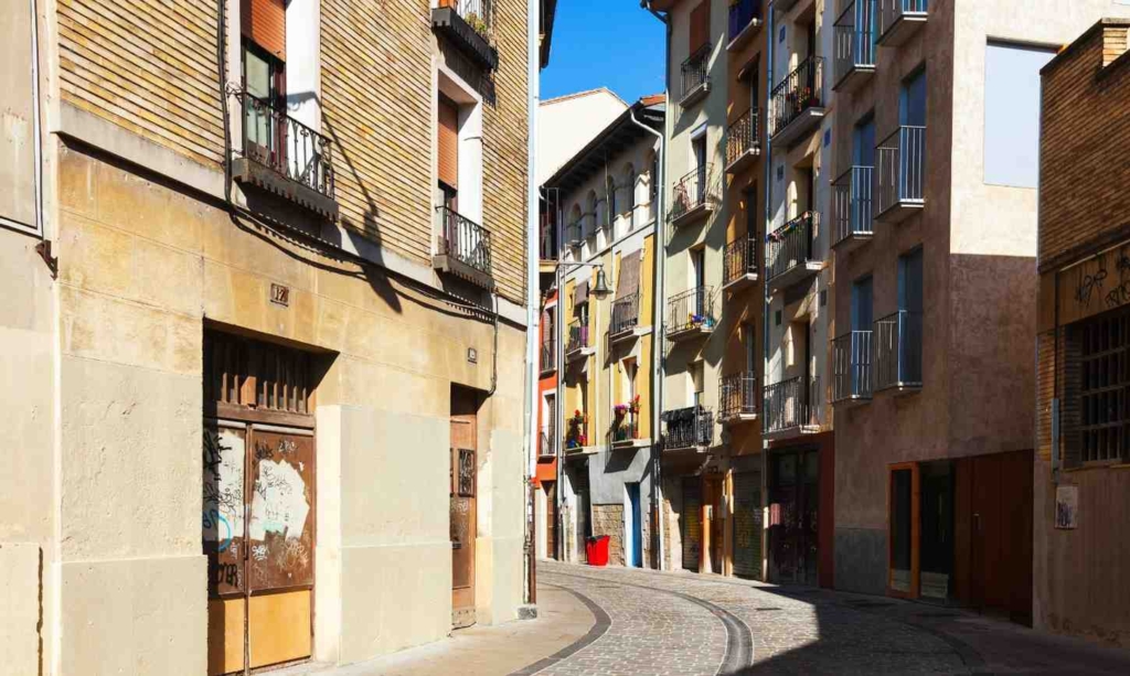 quiet european street with balconies, showing inexpensive places to live in france.